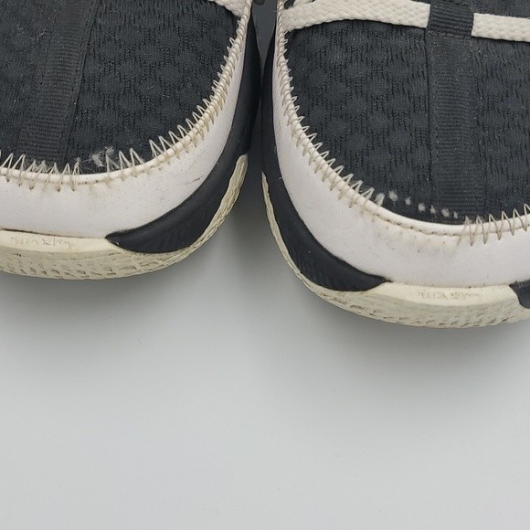 💥Host Pick 💥LeBron James Nike Air Max sneakers Sz 12 CD5007-101 - Picture 5 of 9